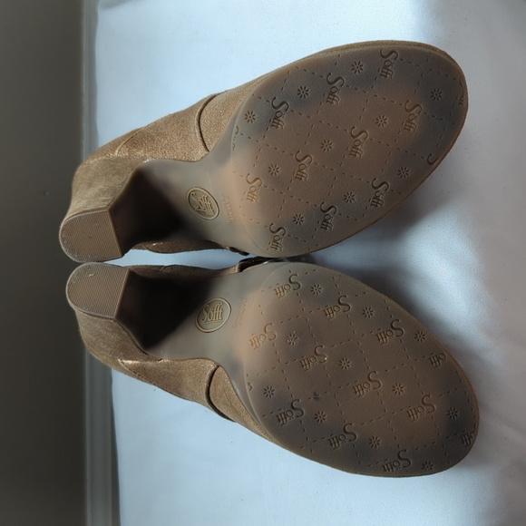 Sofft Miranda Mary Jane heels; soft gold shimmer - Picture 6 of 7